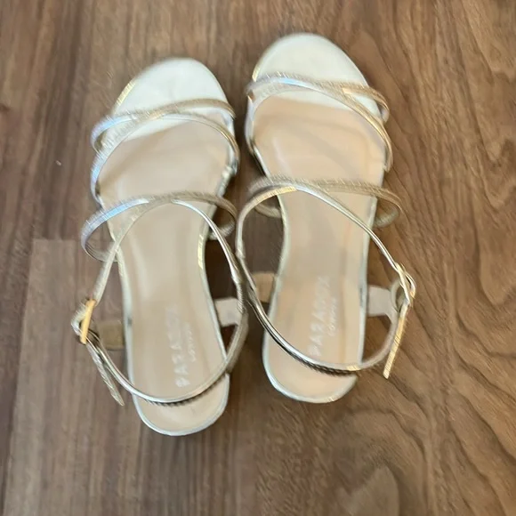 👡Beautiful women’s strapping gold sparkling sandals by Paradox of London - Picture 3 of 6